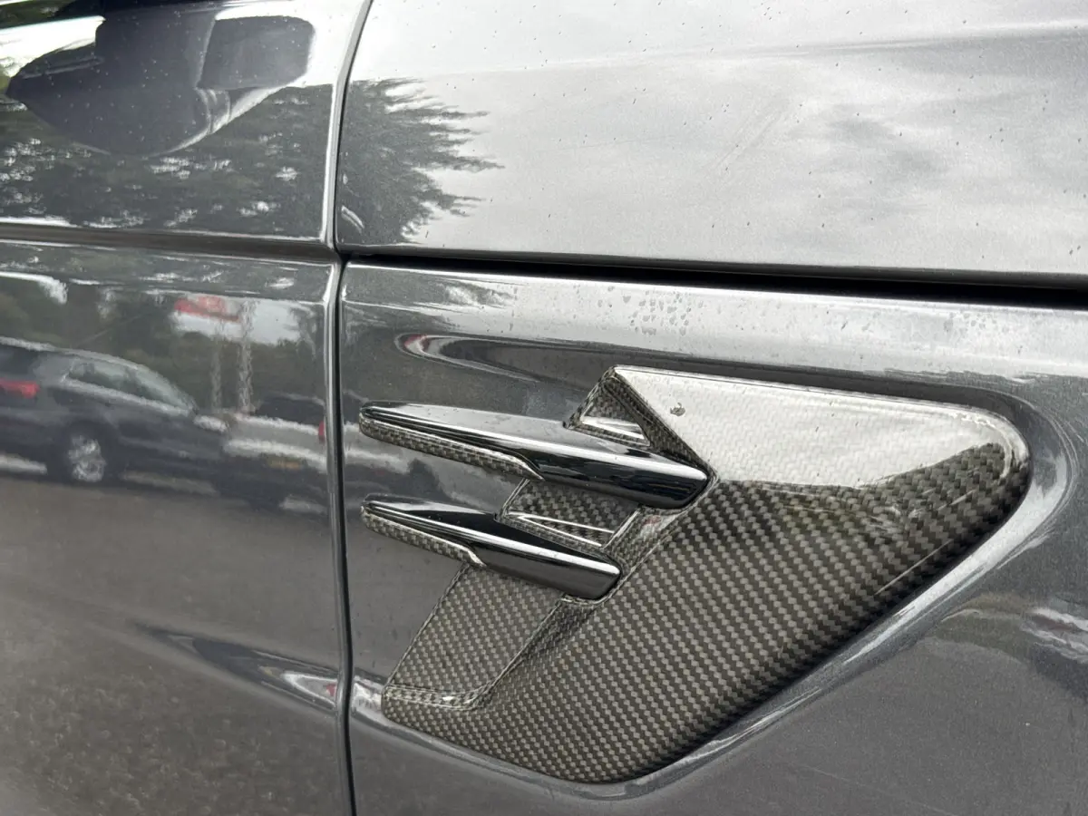 P400 HST | 23'' | Pano | Stoelvent. | Trekhaak | Two tone inter. | Carbon
