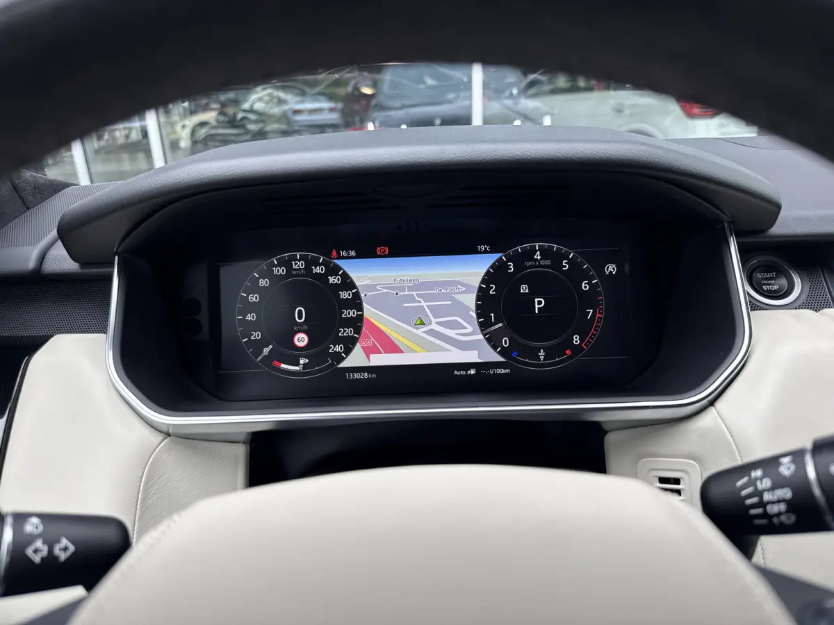P400 HST | 23'' | Pano | Stoelvent. | Trekhaak | Two tone inter. | Carbon