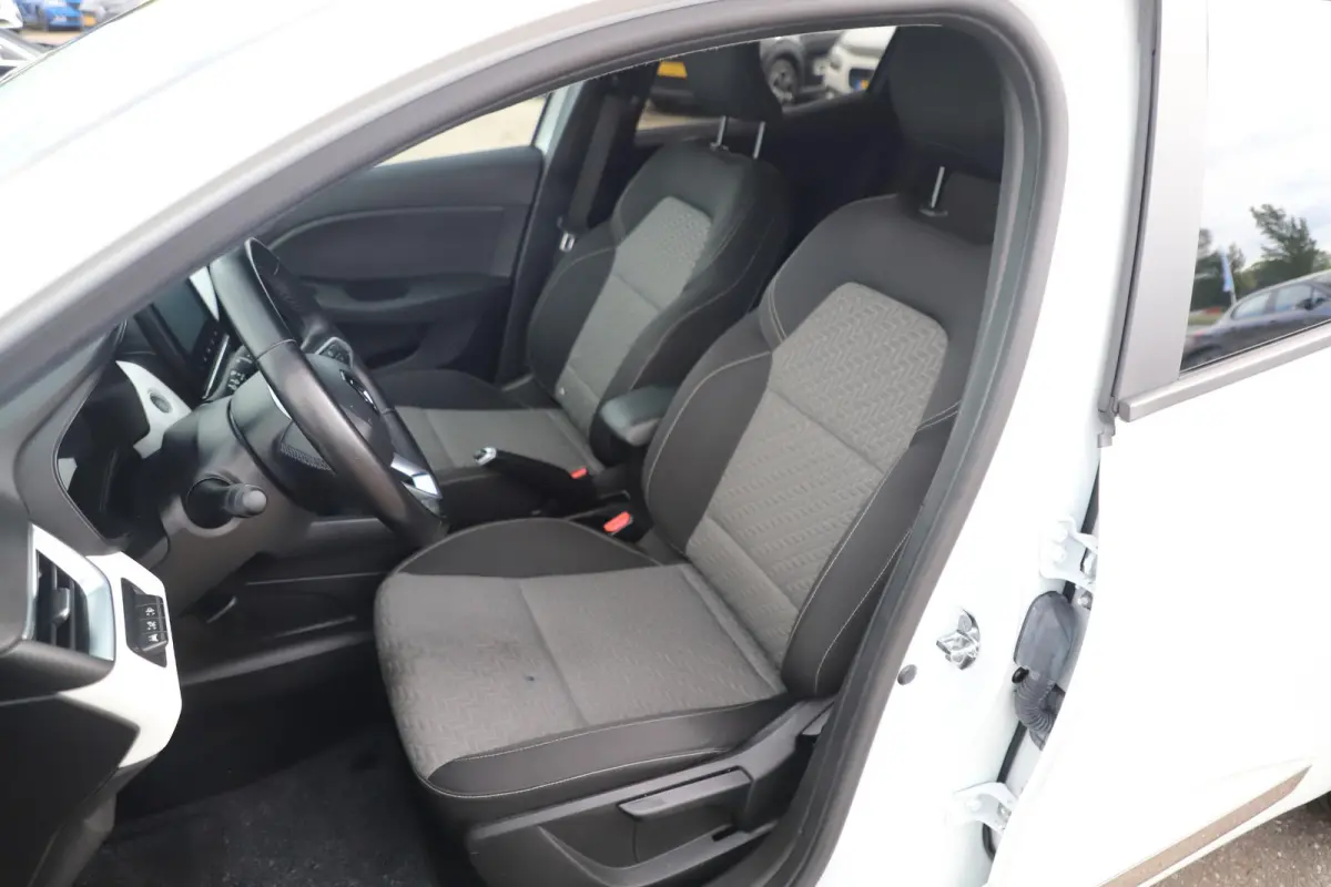 1.0 TCe 90 Evolution 16 inch LMV Donkere Ramen Navigatie Carplay Rijstrooksensor Parkeersensor