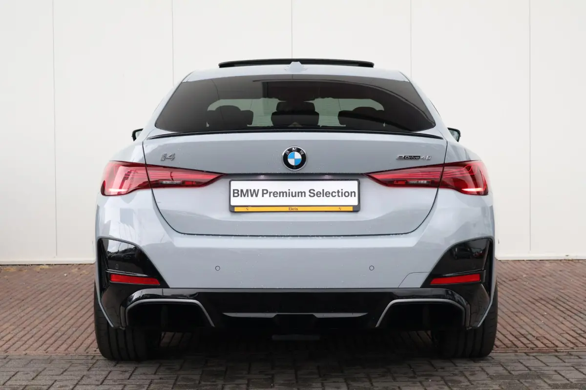 eDrive40 M Sport Edition 84 kWh | Sport Pakket Pro | M-Adaptief Onderstel | Schuif/Kantel Dak | Harman Kardon | Driving Assistant Professional | Parking Assistant Plus |