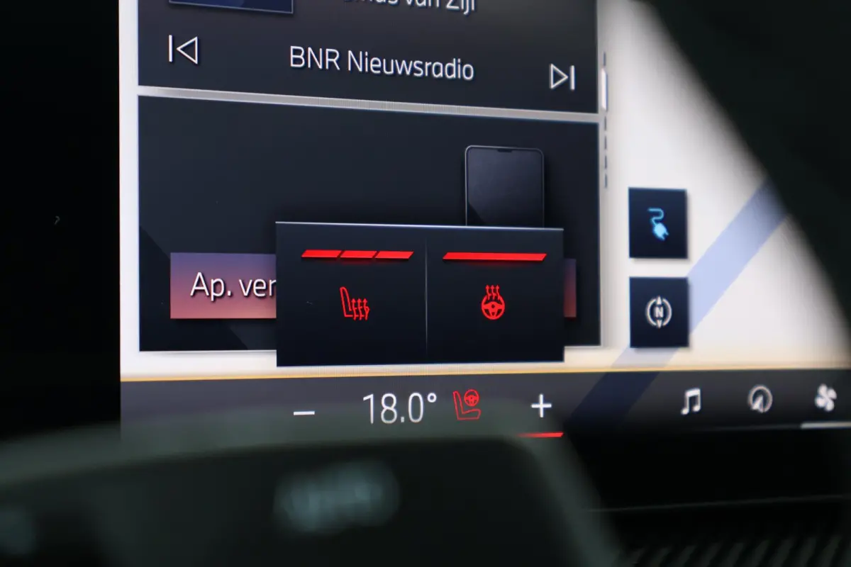 eDrive40 M Sport Edition 84 kWh | Sport Pakket Pro | M-Adaptief Onderstel | Schuif/Kantel Dak | Harman Kardon | Driving Assistant Professional | Parking Assistant Plus |