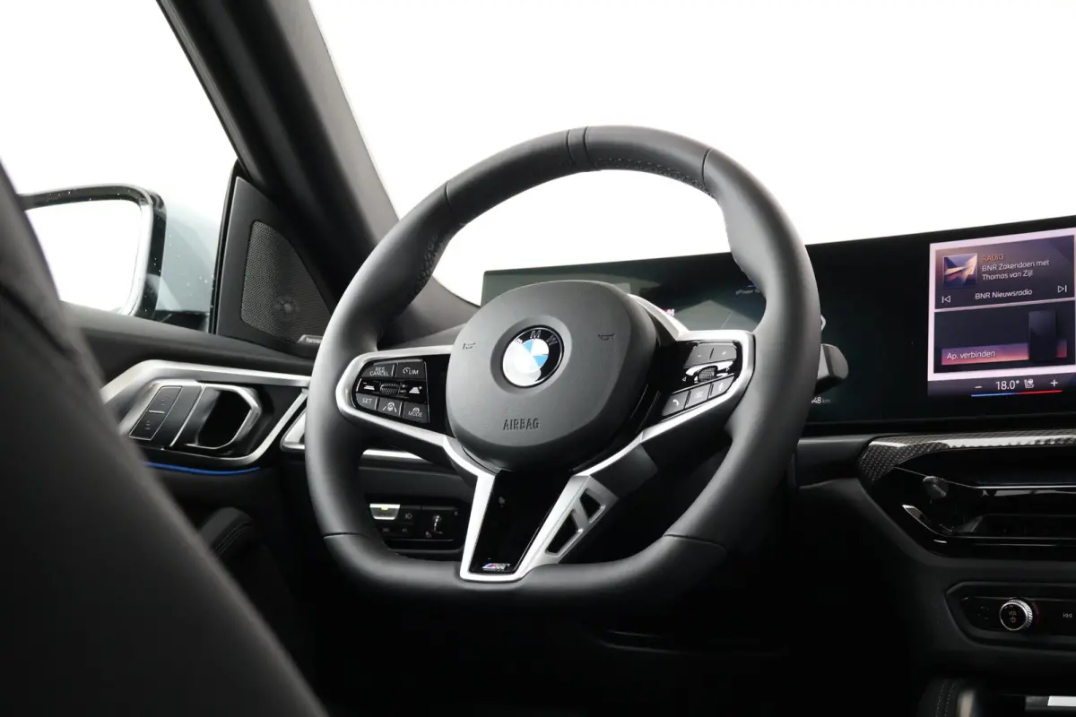 eDrive40 M Sport Edition 84 kWh | Sport Pakket Pro | M-Adaptief Onderstel | Schuif/Kantel Dak | Harman Kardon | Driving Assistant Professional | Parking Assistant Plus |