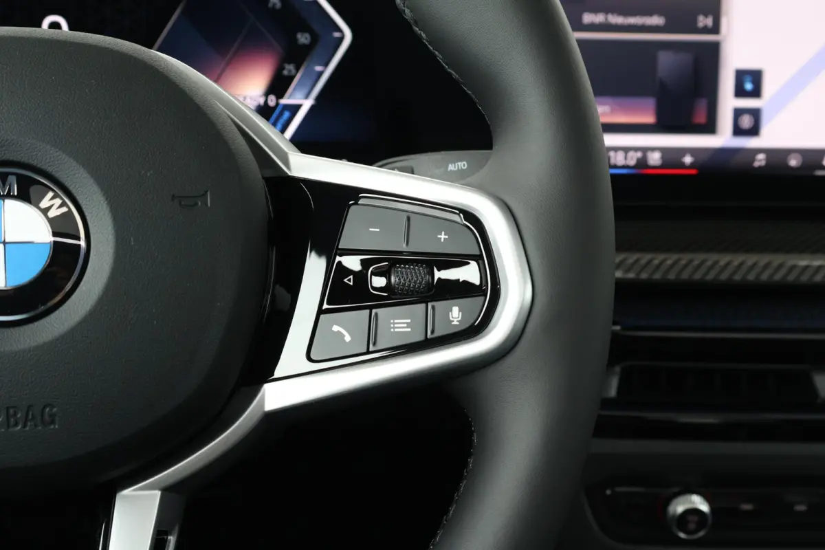 eDrive40 M Sport Edition 84 kWh | Sport Pakket Pro | M-Adaptief Onderstel | Schuif/Kantel Dak | Harman Kardon | Driving Assistant Professional | Parking Assistant Plus |