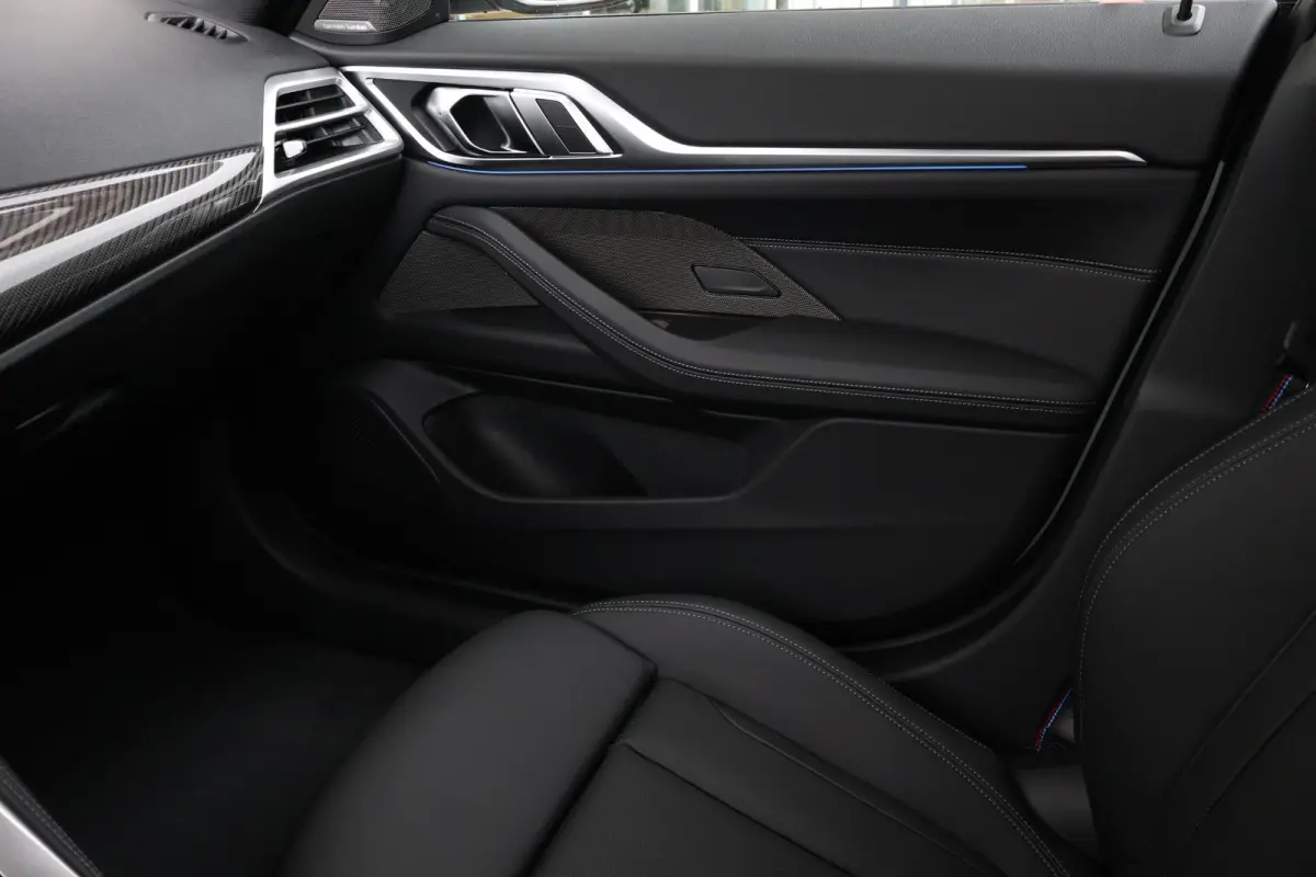 eDrive40 M Sport Edition 84 kWh | Sport Pakket Pro | M-Adaptief Onderstel | Schuif/Kantel Dak | Harman Kardon | Driving Assistant Professional | Parking Assistant Plus |