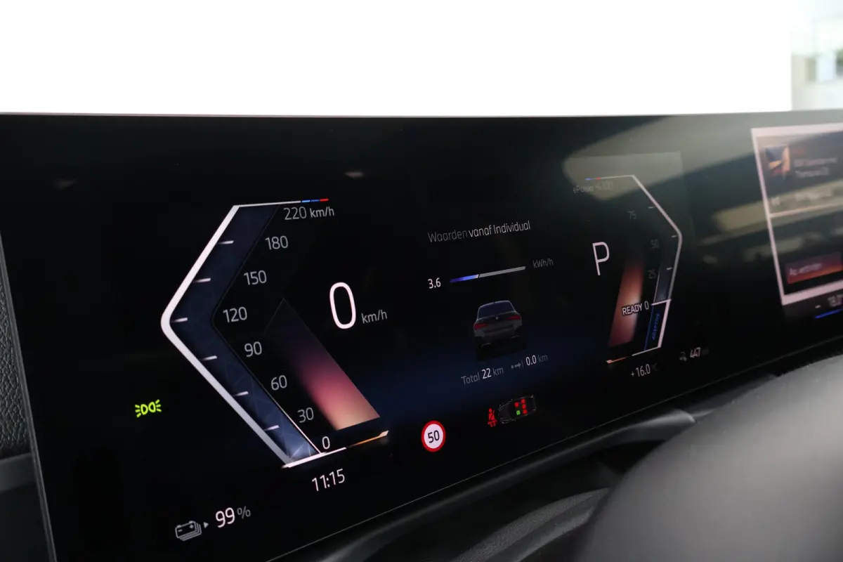 eDrive40 M Sport Edition 84 kWh | Sport Pakket Pro | M-Adaptief Onderstel | Schuif/Kantel Dak | Harman Kardon | Driving Assistant Professional | Parking Assistant Plus |