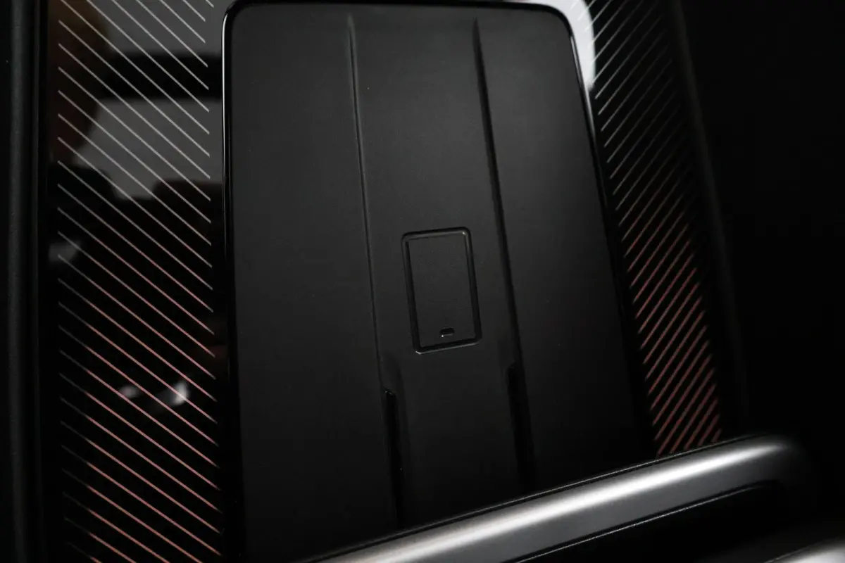eDrive20 67 kWh M Sport Edition | Sport Pakket Pro | Panorama Dak | Stuur & Stoelverwarming | Driving Assistant Professional | Parking Assistant Plus | Head-Up | Harman Kardon | Elektr. Stoe