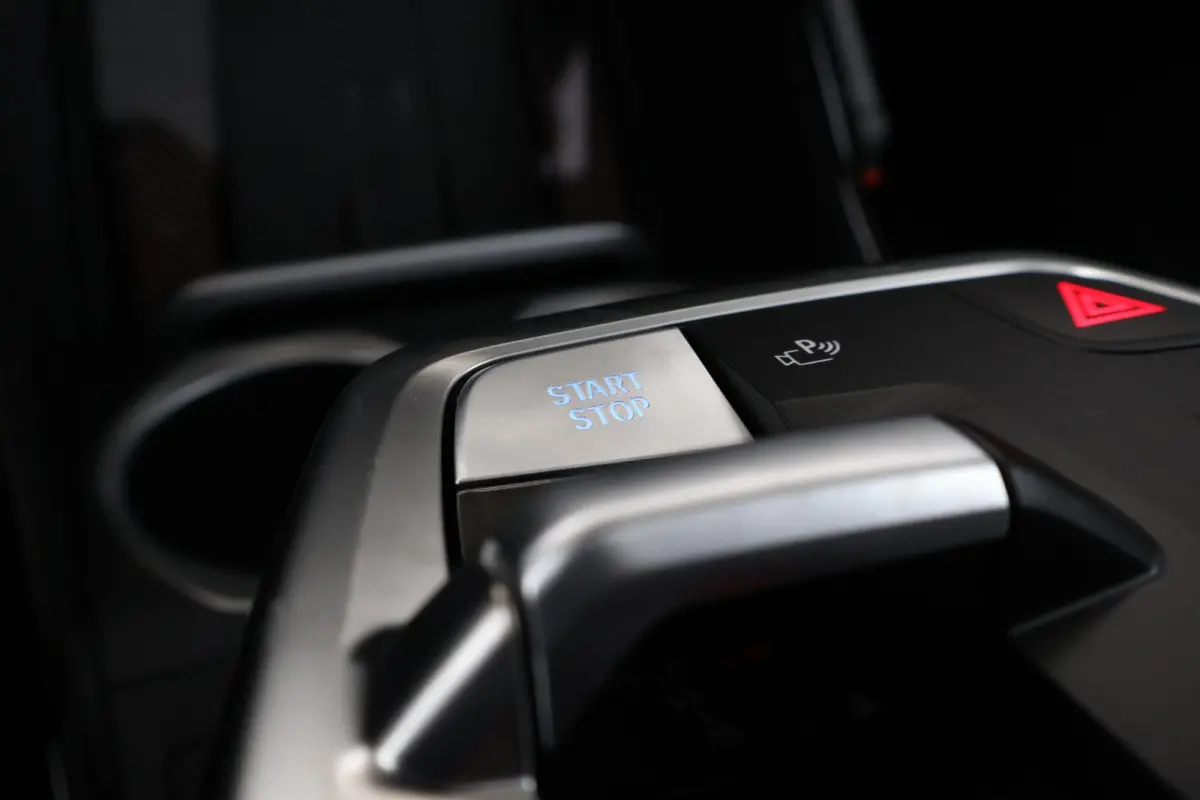 eDrive20 67 kWh M Sport Edition | Sport Pakket Pro | Panorama Dak | Stuur & Stoelverwarming | Driving Assistant Professional | Parking Assistant Plus | Head-Up | Harman Kardon | Elektr. Stoe
