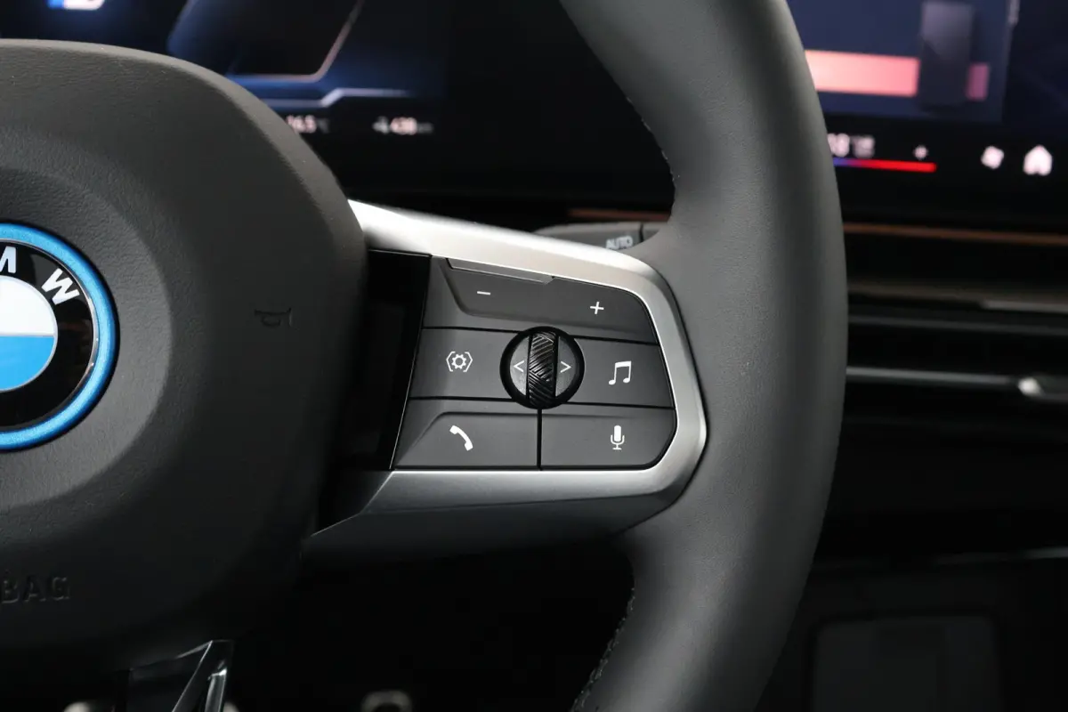 eDrive20 67 kWh M Sport Edition | Sport Pakket Pro | Panorama Dak | Stuur & Stoelverwarming | Driving Assistant Professional | Parking Assistant Plus | Head-Up | Harman Kardon | Elektr. Stoe