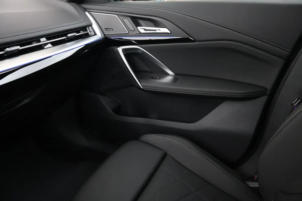 eDrive20 67 kWh M Sport Edition | Sport Pakket Pro | Panorama Dak | Stuur & Stoelverwarming | Driving Assistant Professional | Parking Assistant Plus | Head-Up | Harman Kardon | Elektr. Stoe