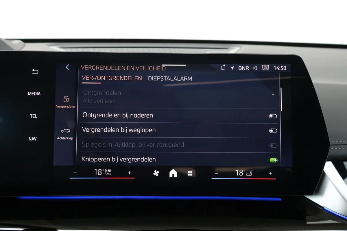 eDrive20 67 kWh M Sport Edition | Sport Pakket Pro | Panorama Dak | Stuur & Stoelverwarming | Driving Assistant Professional | Parking Assistant Plus | Head-Up | Harman Kardon | Elektr. Stoe