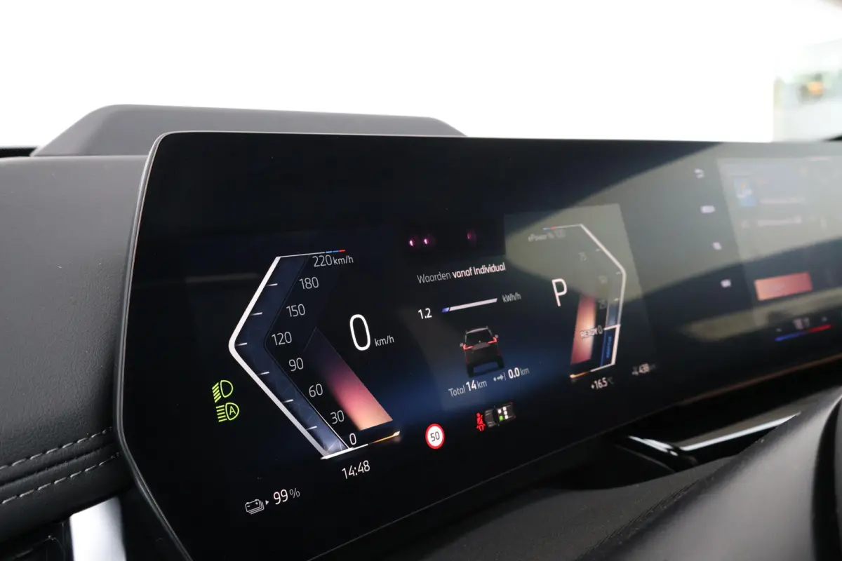 eDrive20 67 kWh M Sport Edition | Sport Pakket Pro | Panorama Dak | Stuur & Stoelverwarming | Driving Assistant Professional | Parking Assistant Plus | Head-Up | Harman Kardon | Elektr. Stoe