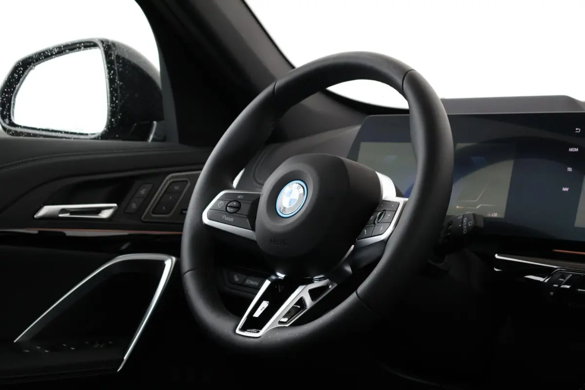 eDrive20 67 kWh M Sport Edition | Sport Pakket Pro | Panorama Dak | Stuur & Stoelverwarming | Driving Assistant Professional | Parking Assistant Plus | Head-Up | Harman Kardon | Elektr. Stoe