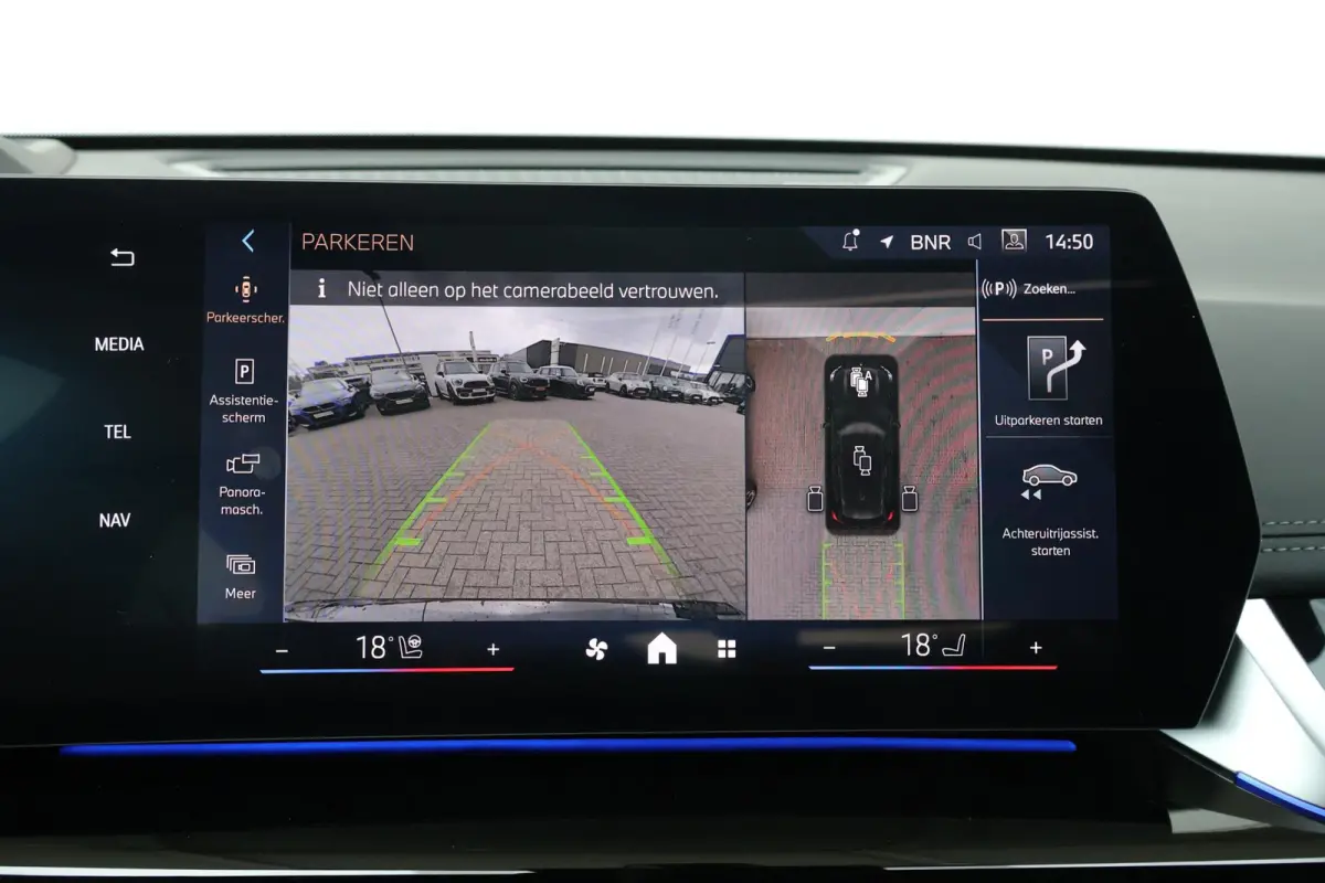 eDrive20 67 kWh M Sport Edition | Sport Pakket Pro | Panorama Dak | Stuur & Stoelverwarming | Driving Assistant Professional | Parking Assistant Plus | Head-Up | Harman Kardon | Elektr. Stoe