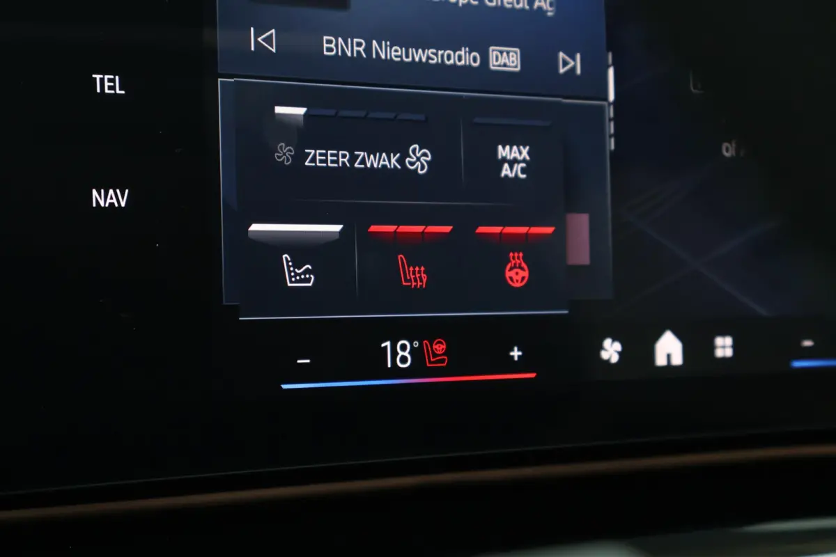 eDrive20 67 kWh M Sport Edition | Sport Pakket Pro | Panorama Dak | Stuur & Stoelverwarming | Driving Assistant Professional | Parking Assistant Plus | Head-Up | Harman Kardon | Elektr. Stoe