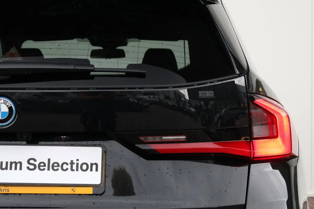 eDrive20 67 kWh M Sport Edition | Sport Pakket Pro | Panorama Dak | Stuur & Stoelverwarming | Driving Assistant Professional | Parking Assistant Plus | Head-Up | Harman Kardon | Elektr. Stoe