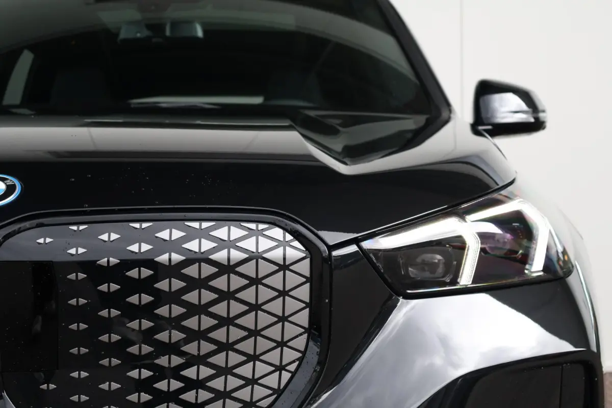 eDrive20 67 kWh M Sport Edition | Sport Pakket Pro | Panorama Dak | Stuur & Stoelverwarming | Driving Assistant Professional | Parking Assistant Plus | Head-Up | Harman Kardon | Elektr. Stoe