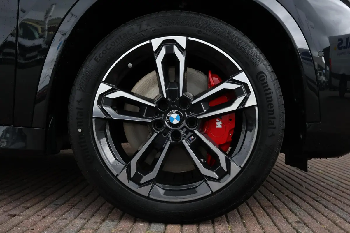 eDrive20 67 kWh M Sport Edition | Sport Pakket Pro | Panorama Dak | Stuur & Stoelverwarming | Driving Assistant Professional | Parking Assistant Plus | Head-Up | Harman Kardon | Elektr. Stoe