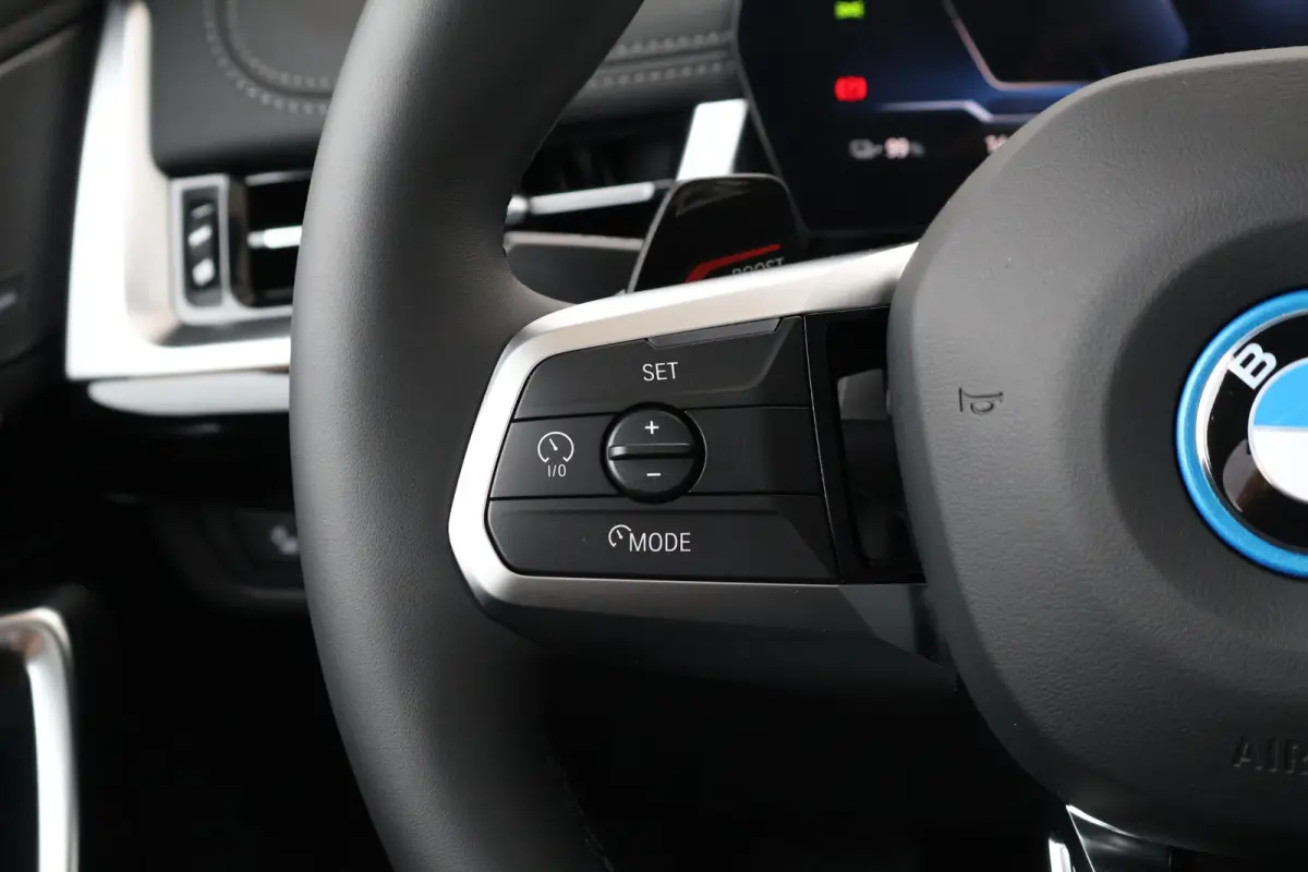 eDrive20 67 kWh M Sport Edition | Sport Pakket Pro | Panorama Dak | Stuur & Stoelverwarming | Driving Assistant Professional | Parking Assistant Plus | Head-Up | Harman Kardon | Elektr. Stoe