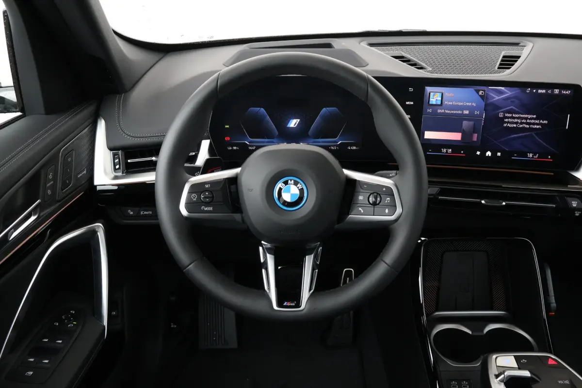 eDrive20 67 kWh M Sport Edition | Sport Pakket Pro | Panorama Dak | Stuur & Stoelverwarming | Driving Assistant Professional | Parking Assistant Plus | Head-Up | Harman Kardon | Elektr. Stoe