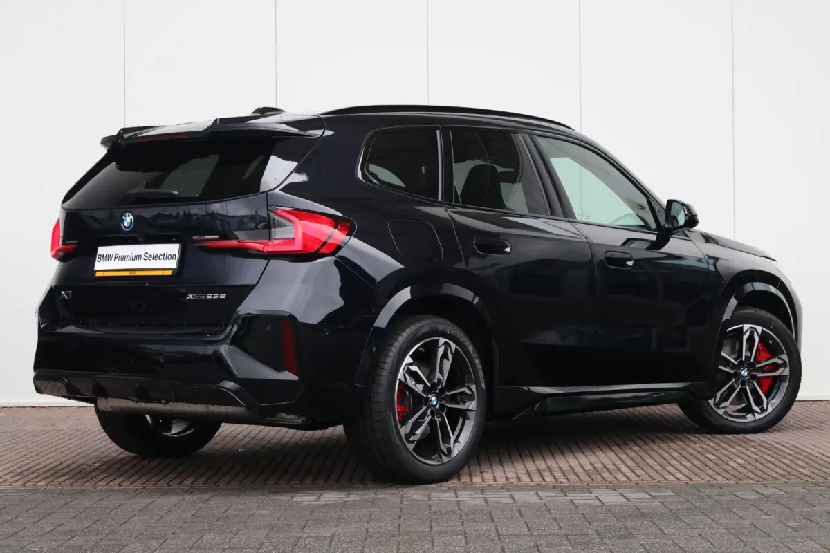 xDrive25e Optimized Edition | Sport pakket Pro | Panorama Dak | Driving Assistant Plus | Parking Assistant Plus | Head-Up | Invidual Jerez Zwart | Trekhaak | Stuur & Stoelverwarming |