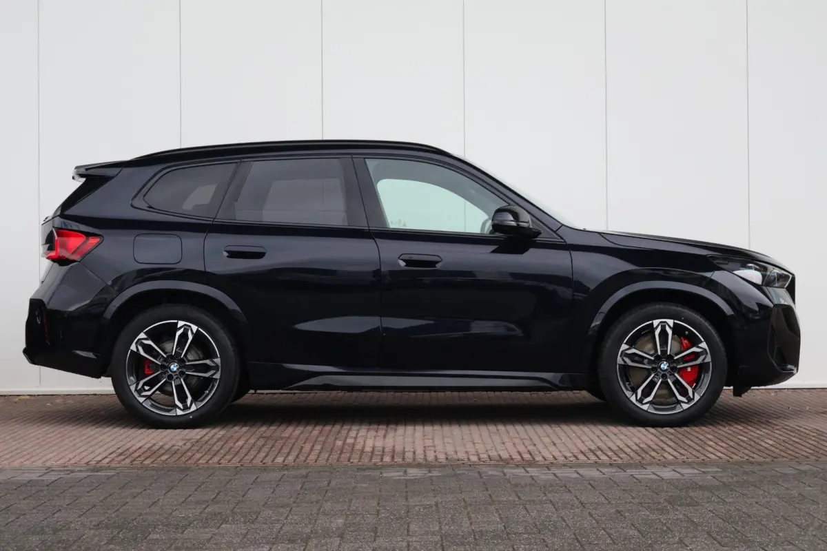 xDrive25e Optimized Edition | Sport pakket Pro | Panorama Dak | Driving Assistant Plus | Parking Assistant Plus | Head-Up | Invidual Jerez Zwart | Trekhaak | Stuur & Stoelverwarming |