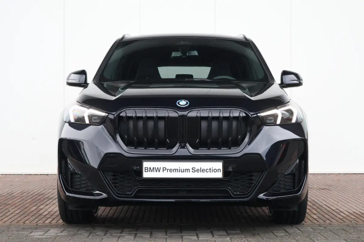 xDrive25e Optimized Edition | Sport pakket Pro | Panorama Dak | Driving Assistant Plus | Parking Assistant Plus | Head-Up | Invidual Jerez Zwart | Trekhaak | Stuur & Stoelverwarming |
