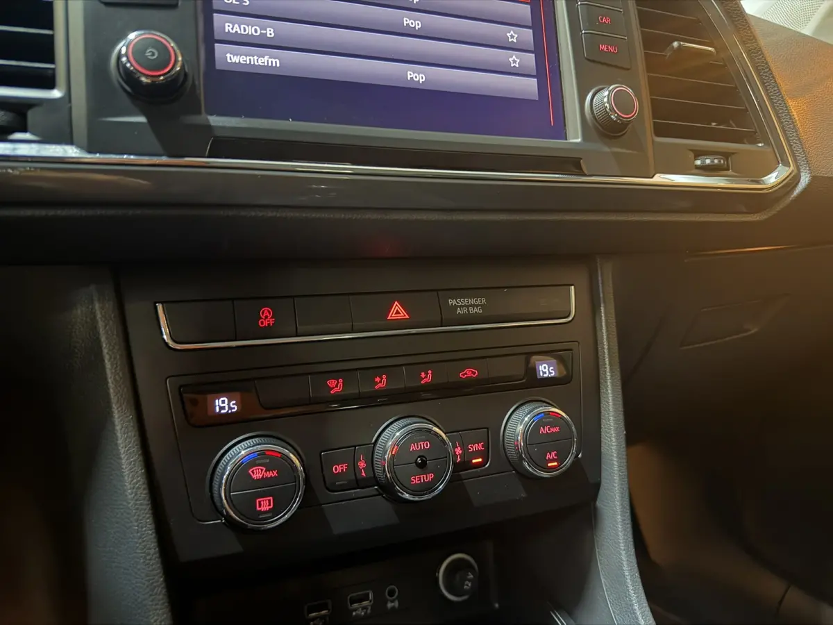 1.0 EcoTSI Style Edition|Lava Blue|Dealer Onderhouden|AllSeason|Virtual Cockpit|LED|Navi|CarPlay|Cruise|PDC|Rijklaar