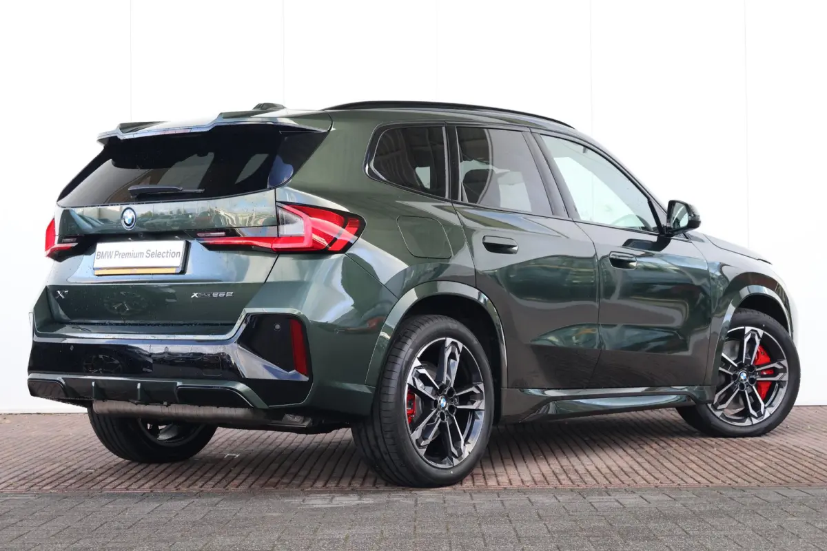 xDrive25e Optimized Edition | Sport Pakket pro | Panorama Dak | Elektr. Stoelen | Driving Assistant Plus | Invidual Malachite Green | Harman Kardon | Trekhaak |