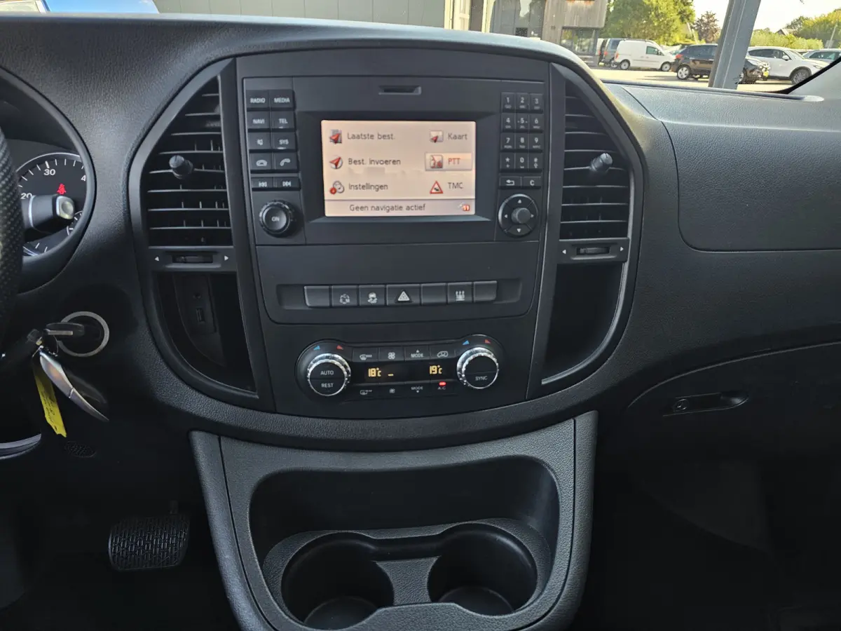 116 CDI Lang DC Comfort Automaat | LED | Standkachel | Camera | Stoelverwarming | Leder | Trekhaak | Keyless | Blind Spot | Lane assist |