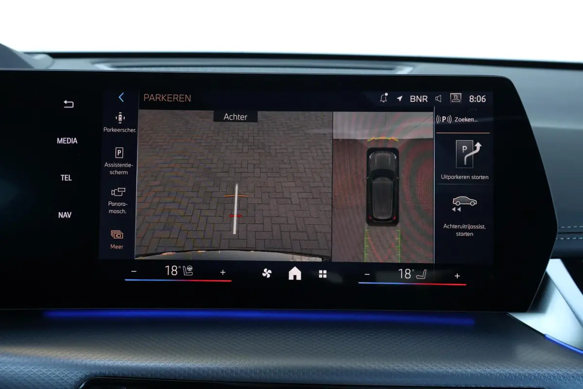 xDrive30e | Sport Pakket Pro | Panorama Dak | Elektr. Stoelen | Driving Assistant Professional | Parking Assistant Plus | Harman Kardon | Head-Up | Invidual Dark Emerald |
