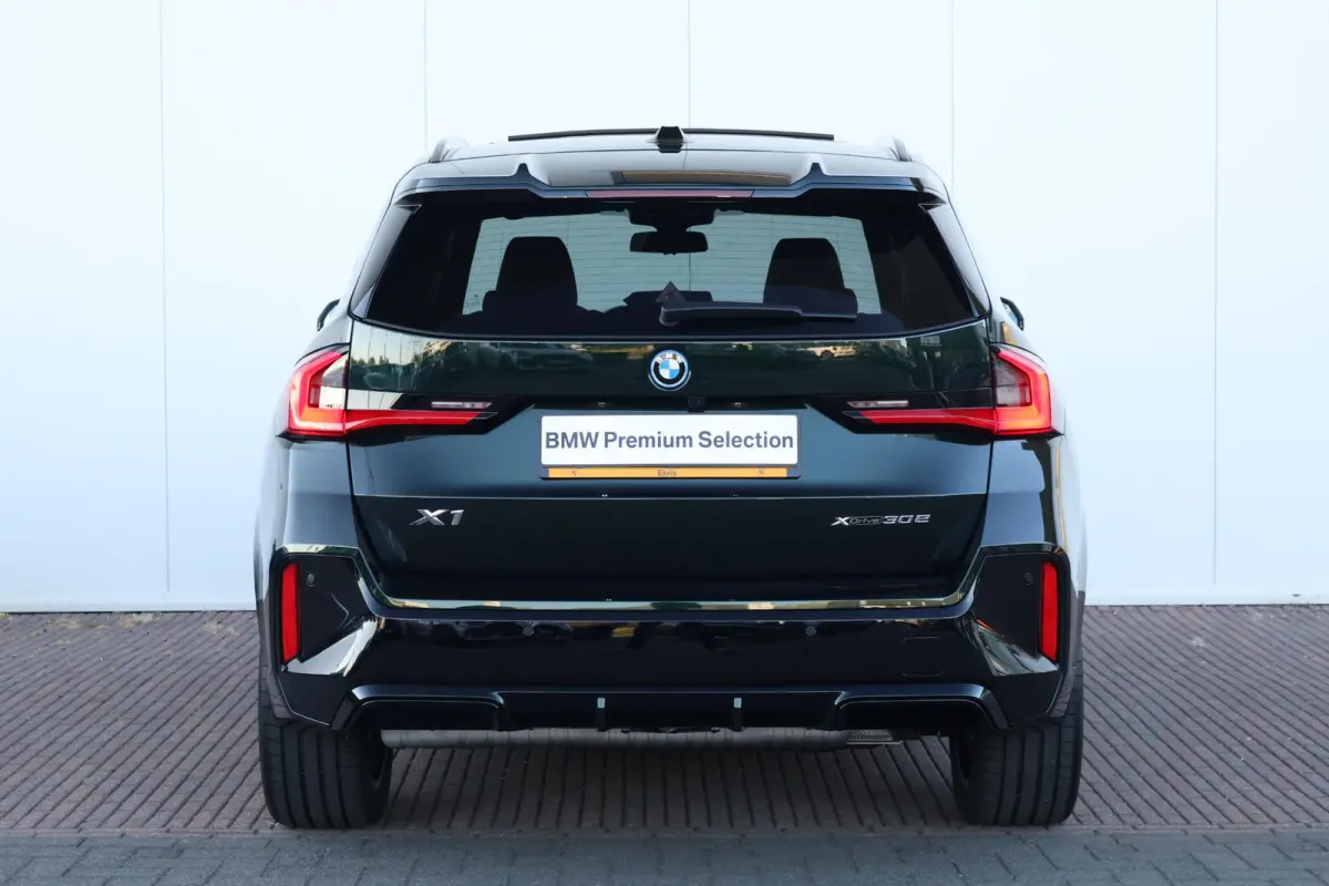 xDrive30e | Sport Pakket Pro | Panorama Dak | Elektr. Stoelen | Driving Assistant Professional | Parking Assistant Plus | Harman Kardon | Head-Up | Invidual Dark Emerald |