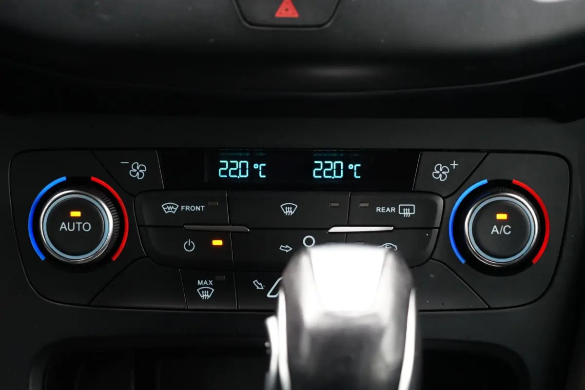 1.5 Titanium, NL, aut. trekh. CarPlay, PDC, clima