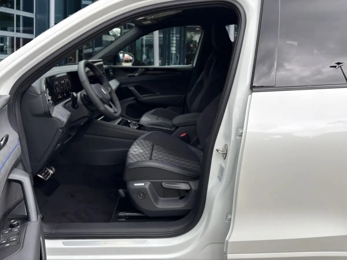 1.5 TSI eHYBRID R-LINE BLACK-OPTIK TREKHAAK/360CAM/ELEK-KLEP/ACC/HUD/STOEL+STUURVERW