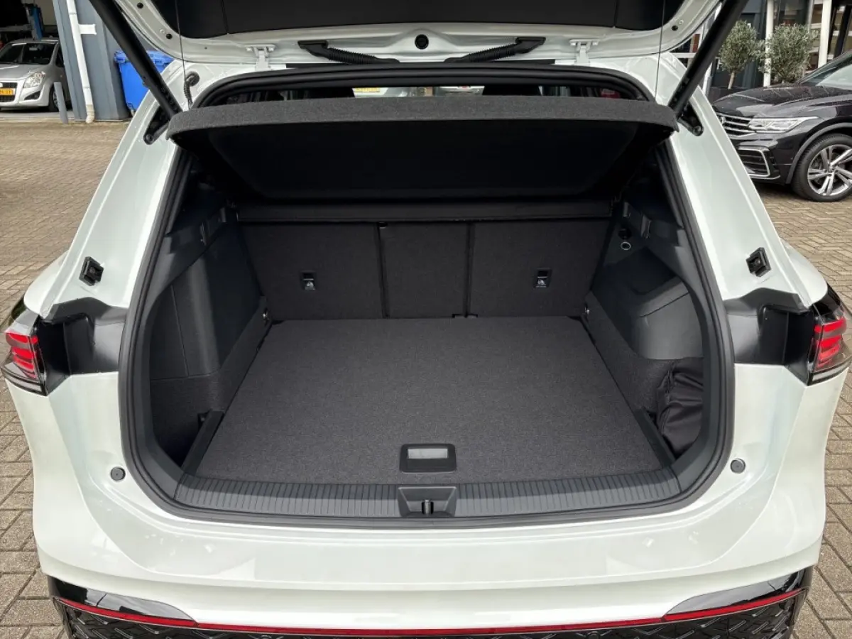 1.5 TSI eHYBRID R-LINE BLACK-OPTIK TREKHAAK/360CAM/ELEK-KLEP/ACC/HUD/STOEL+STUURVERW