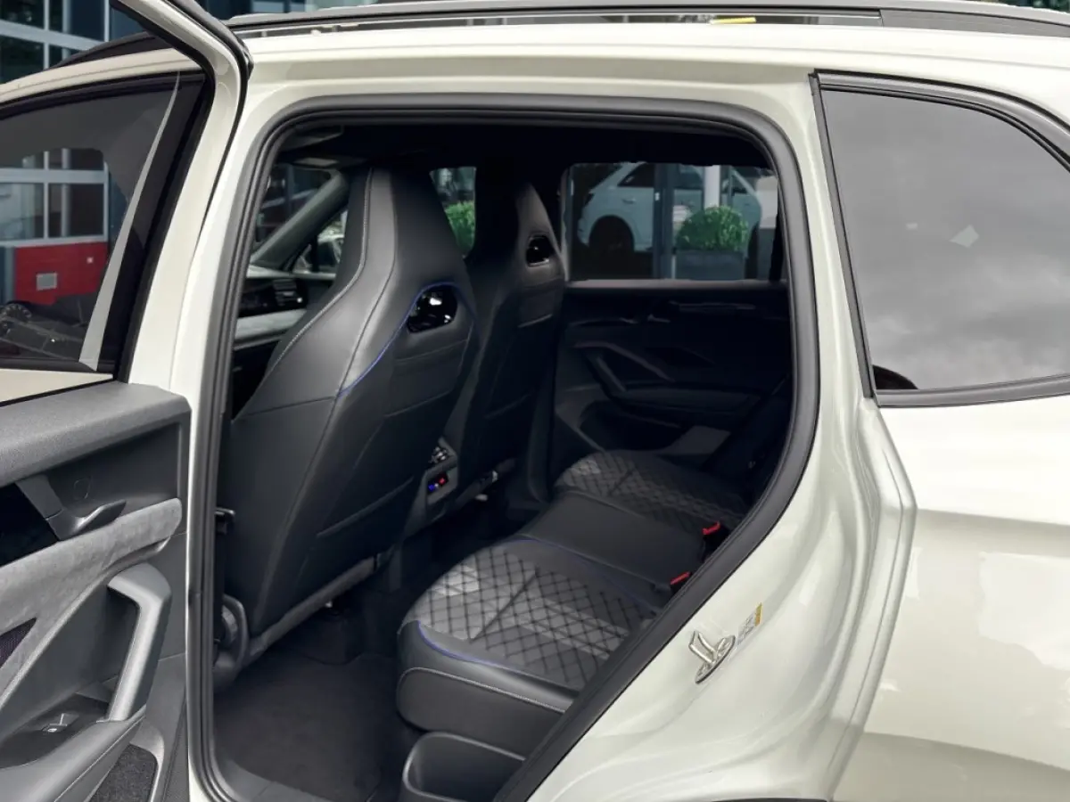 1.5 TSI eHYBRID R-LINE BLACK-OPTIK TREKHAAK/360CAM/ELEK-KLEP/ACC/HUD/STOEL+STUURVERW