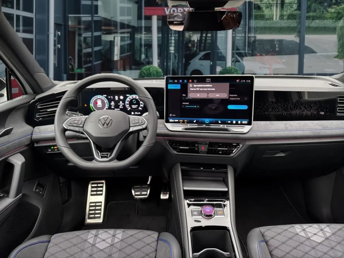 1.5 TSI eHYBRID R-LINE BLACK-OPTIK TREKHAAK/360CAM/ELEK-KLEP/ACC/HUD/STOEL+STUURVERW
