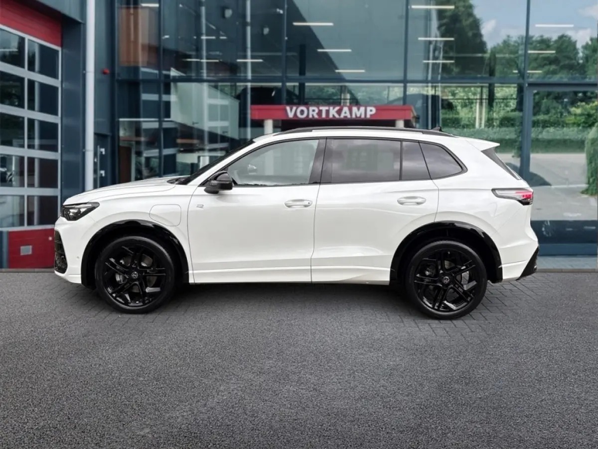 1.5 TSI eHYBRID R-LINE BLACK-OPTIK TREKHAAK/360CAM/ELEK-KLEP/ACC/HUD/STOEL+STUURVERW