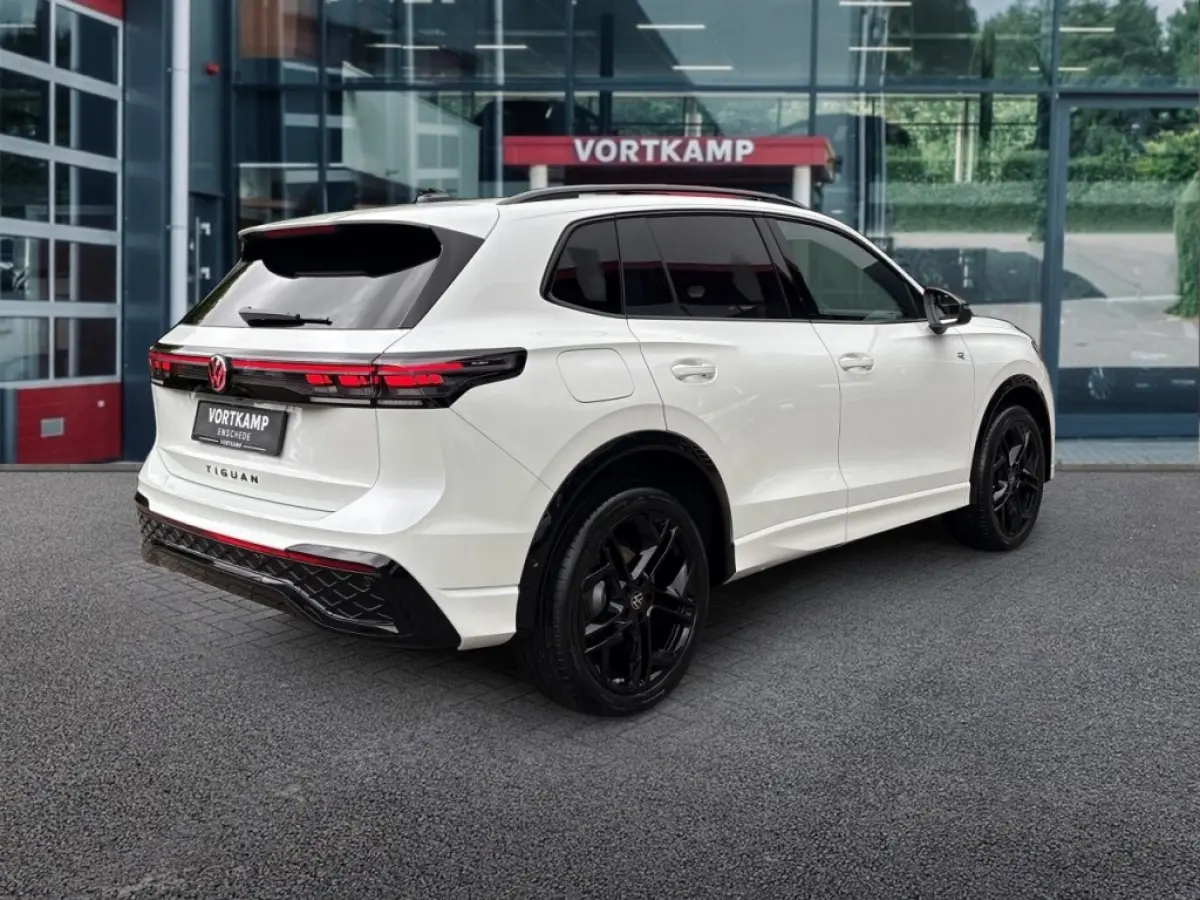 1.5 TSI eHYBRID R-LINE BLACK-OPTIK TREKHAAK/360CAM/ELEK-KLEP/ACC/HUD/STOEL+STUURVERW