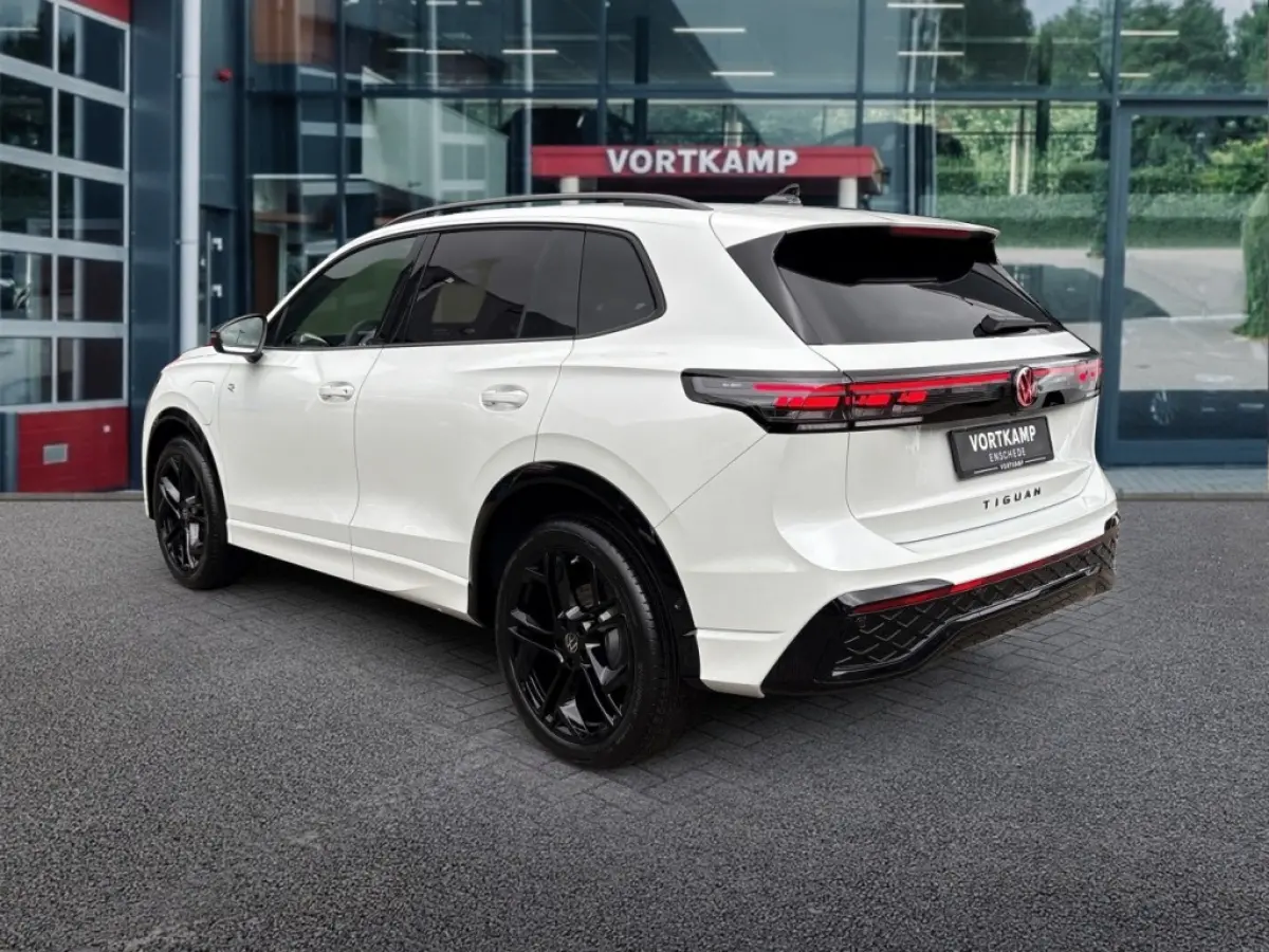 1.5 TSI eHYBRID R-LINE BLACK-OPTIK TREKHAAK/360CAM/ELEK-KLEP/ACC/HUD/STOEL+STUURVERW