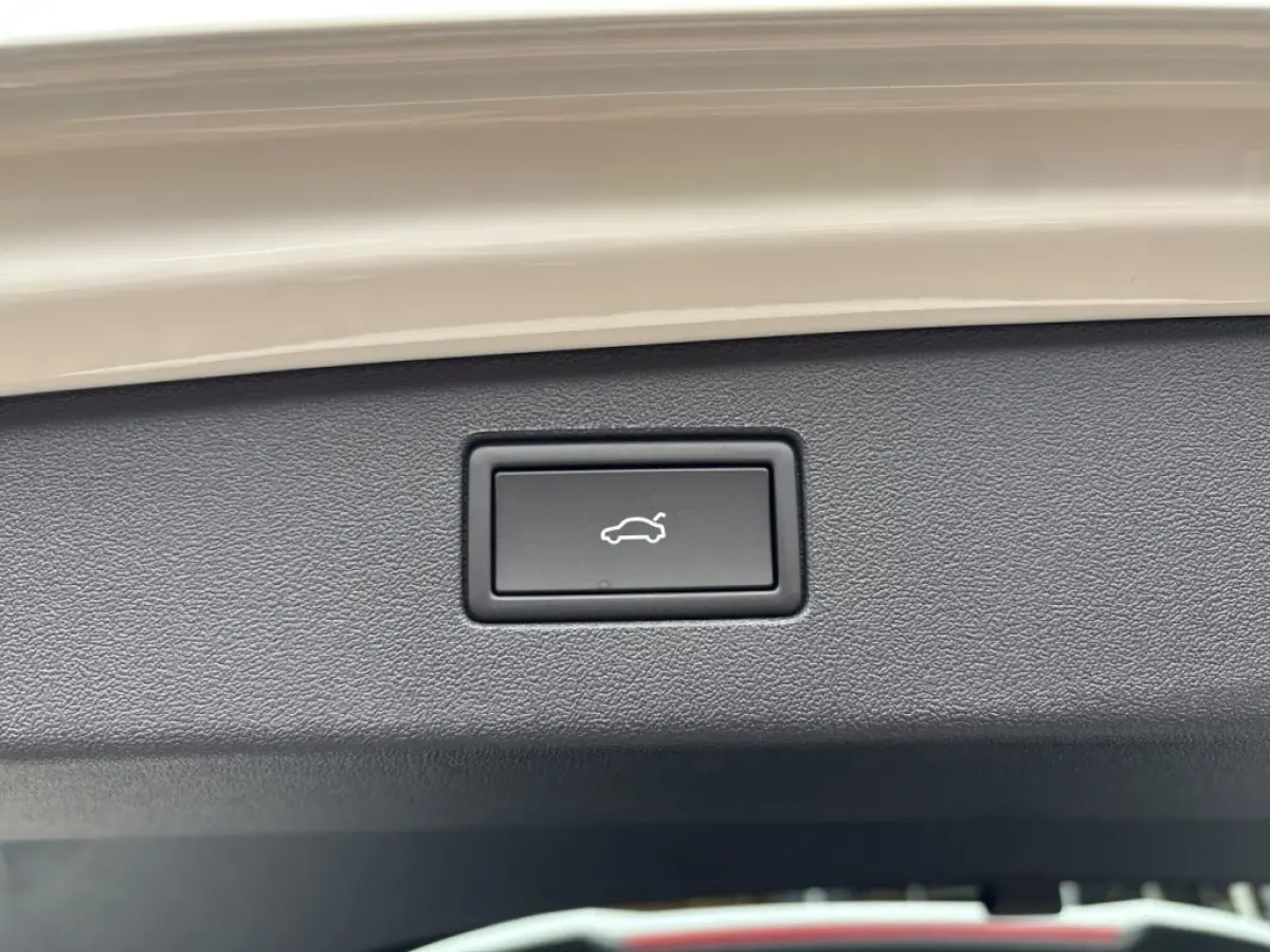 1.5 TSI eHYBRID R-LINE BLACK-OPTIK TREKHAAK/360CAM/ELEK-KLEP/ACC/HUD/STOEL+STUURVERW