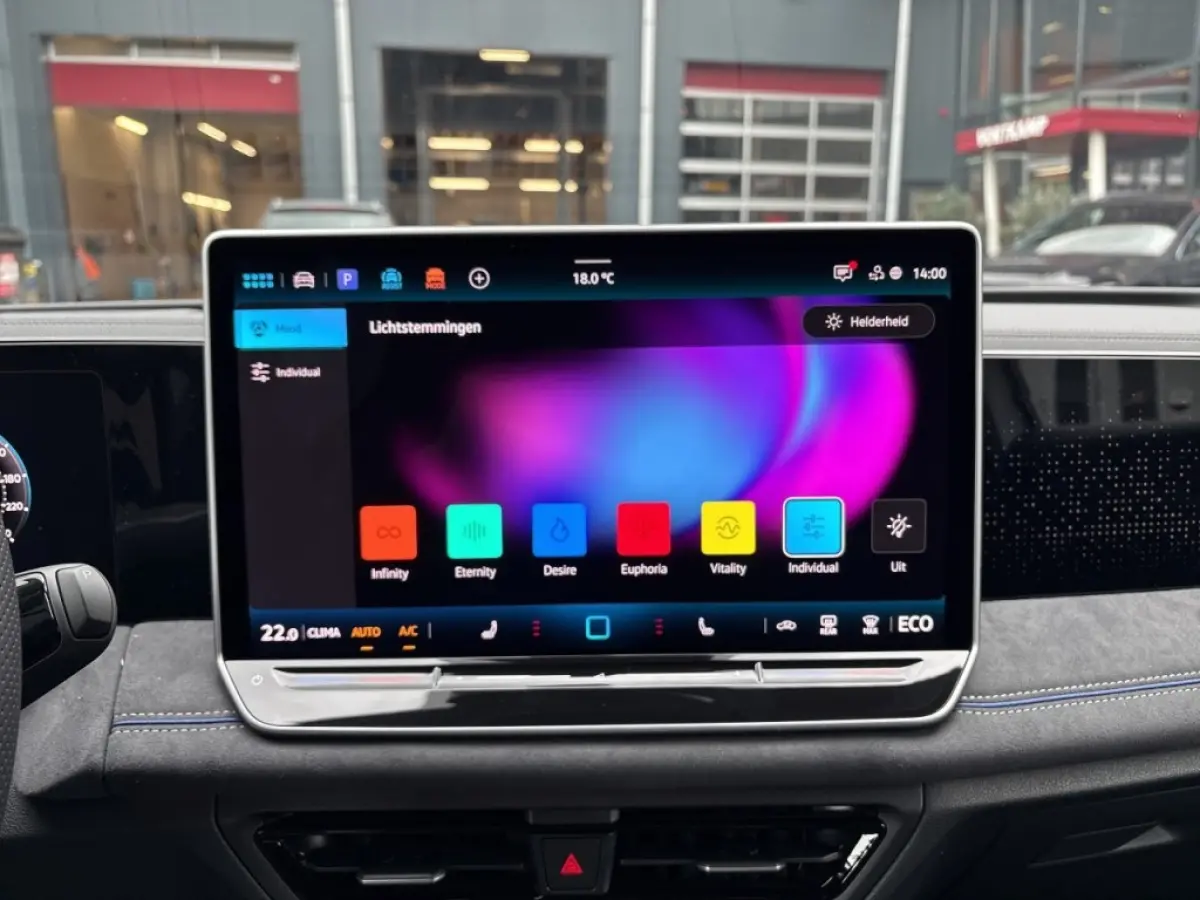1.5 TSI eHYBRID R-LINE BLACK-OPTIK TREKHAAK/360CAM/ELEK-KLEP/ACC/HUD/STOEL+STUURVERW