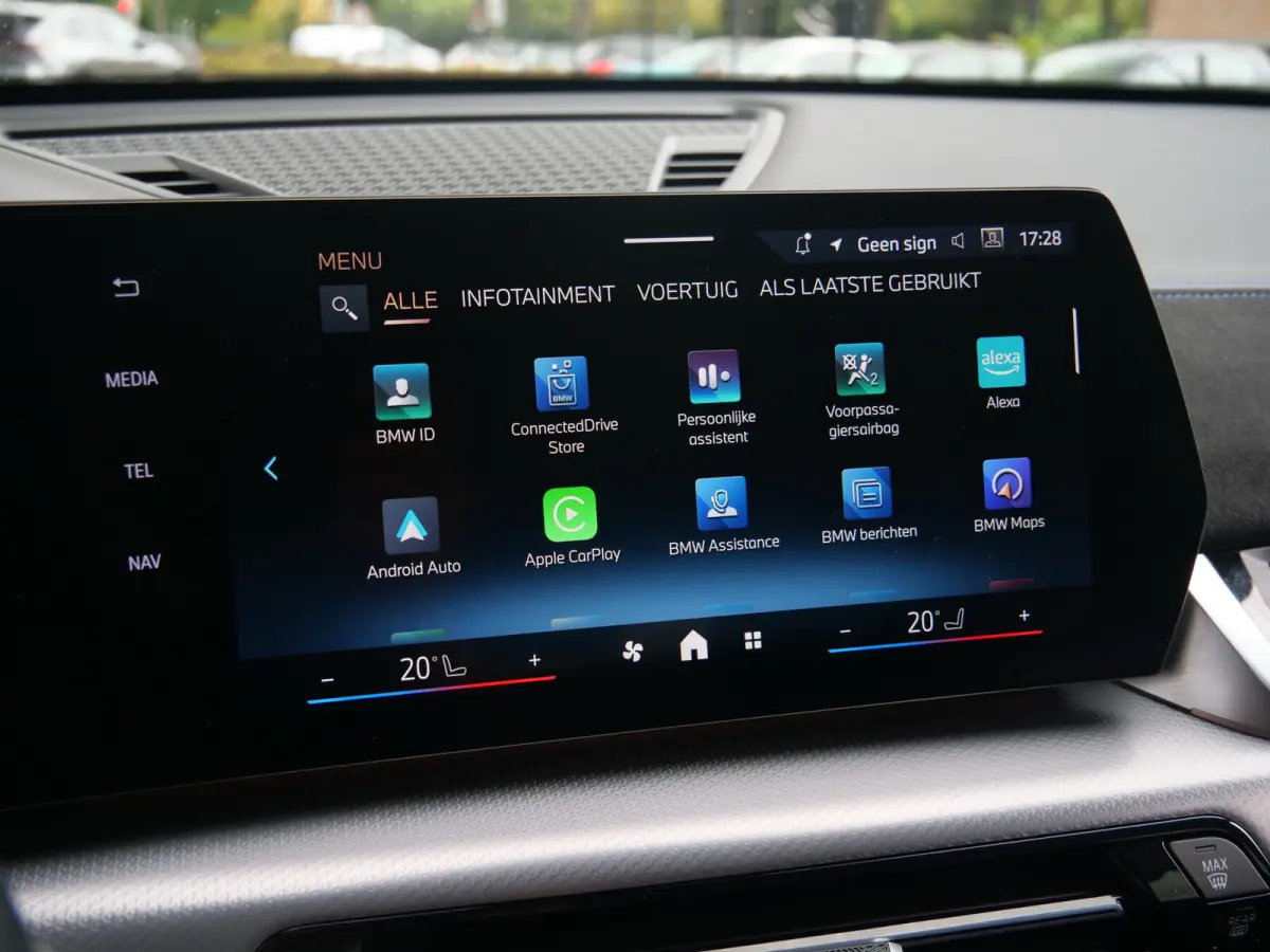 eDrive20 67 kWh M Sport Edition 204 Pk Automaat Navi / DAB / Apple Carplay / Camera's / M-pakket