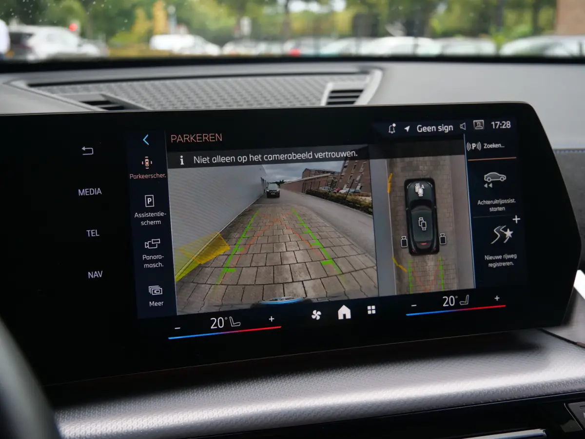 eDrive20 67 kWh M Sport Edition 204 Pk Automaat Navi / DAB / Apple Carplay / Camera's / M-pakket