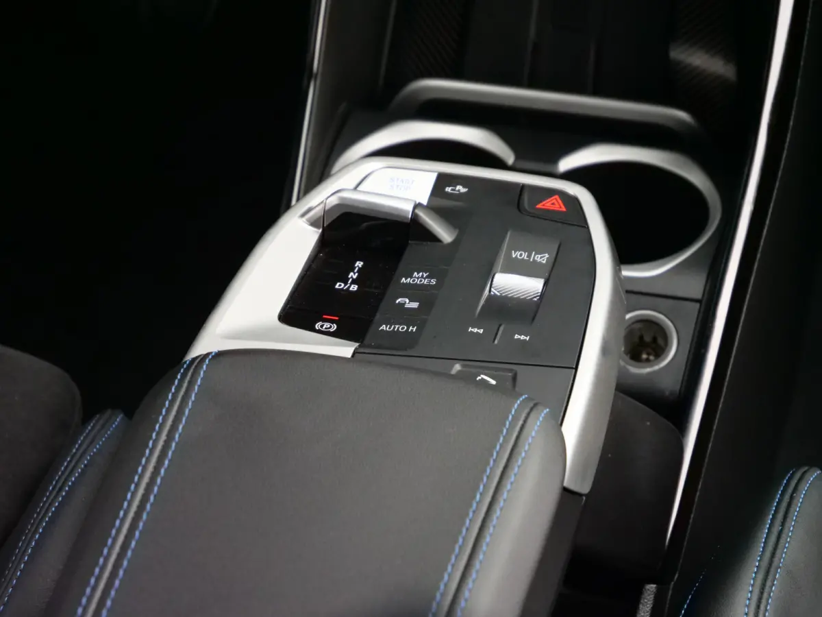 eDrive20 67 kWh M Sport Edition 204 Pk Automaat Navi / DAB / Apple Carplay / Camera's / M-pakket