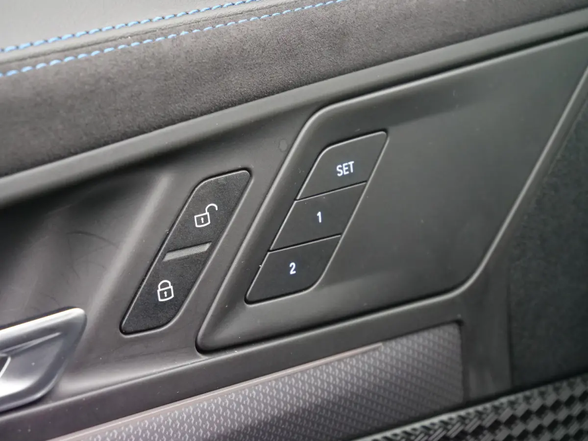eDrive20 67 kWh M Sport Edition 204 Pk Automaat Navi / DAB / Apple Carplay / Camera's / M-pakket