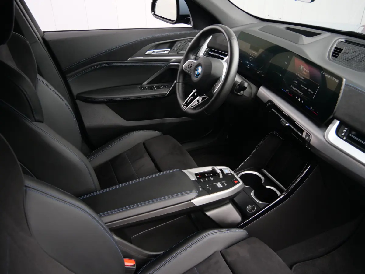eDrive20 67 kWh M Sport Edition 204 Pk Automaat Navi / DAB / Apple Carplay / Camera's / M-pakket