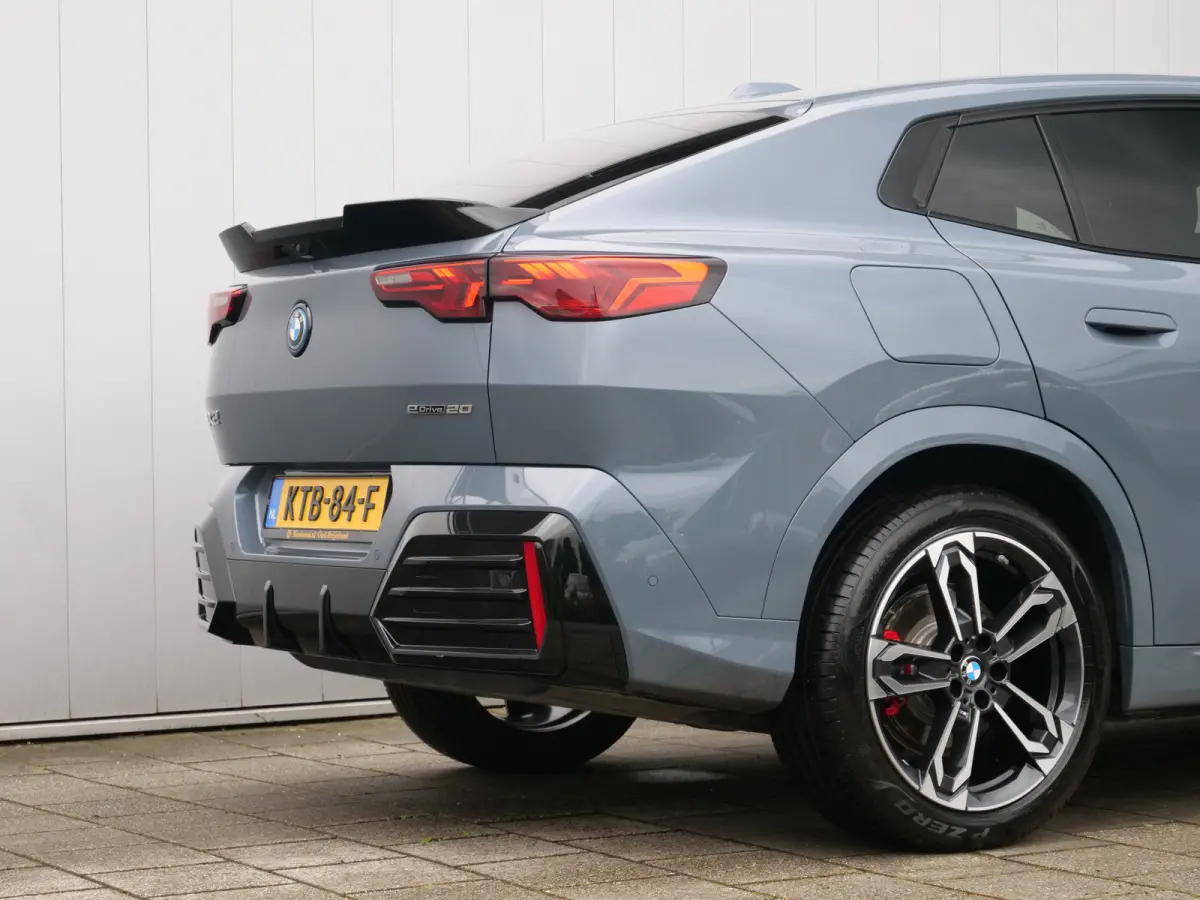 eDrive20 67 kWh M Sport Edition 204 Pk Automaat Navi / DAB / Apple Carplay / Camera's / M-pakket