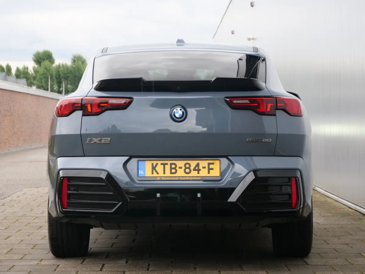 eDrive20 67 kWh M Sport Edition 204 Pk Automaat Navi / DAB / Apple Carplay / Camera's / M-pakket