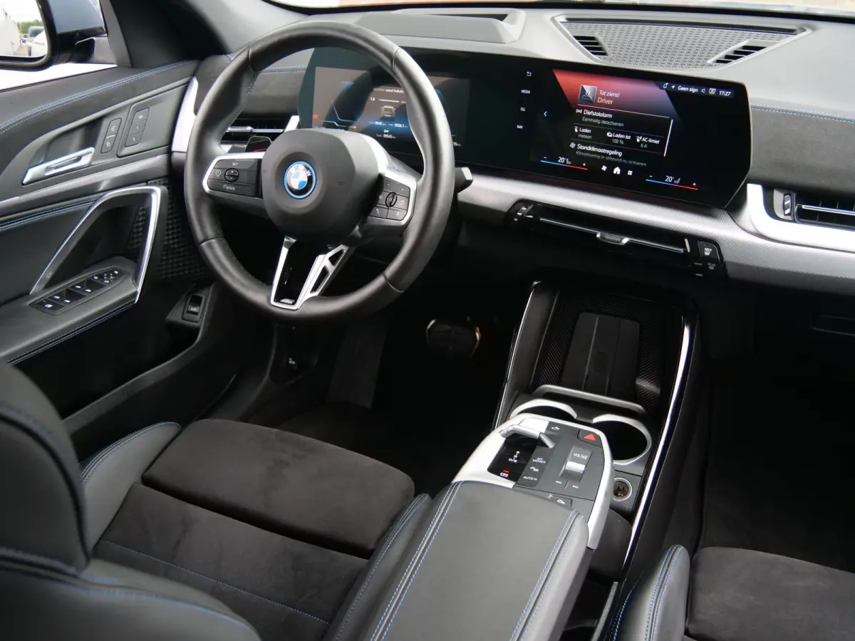 eDrive20 67 kWh M Sport Edition 204 Pk Automaat Navi / DAB / Apple Carplay / Camera's / M-pakket