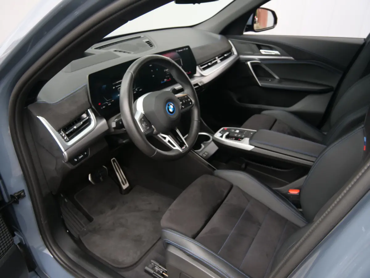 eDrive20 67 kWh M Sport Edition 204 Pk Automaat Navi / DAB / Apple Carplay / Camera's / M-pakket